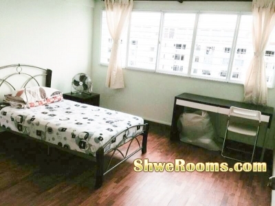 ONE COMMON ROOM with Air-con for ONE LADY at Toa Payoh North.