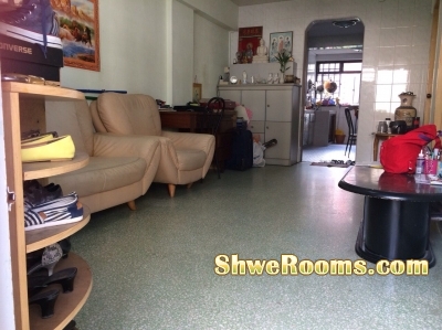 (Near Toa Payoh Mrt) >>>Looking for a female roommate for a common room  (Long Term / Short Term )