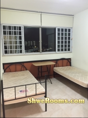 Couple or 2 Persons for Big Common Room Besides Eunos MRT & Bus Interchange 