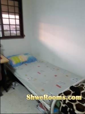 Lookin for one Male room mate to share a common room near LAKESIDE MRT