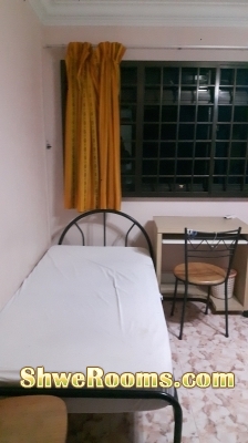 HDB Common Room - Looking for Male Room mate at Woodlands