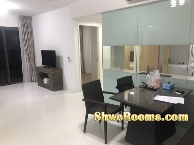 Room for rent @ Lake Front Residence Condo <Near MRT>