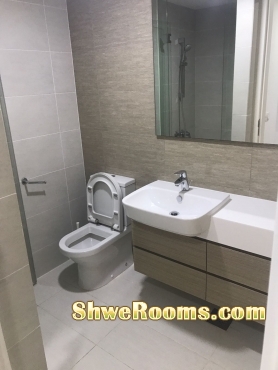 Room for rent @ Lake Front Residence Condo <Near MRT>
