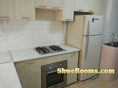 Common Room for ONE lady roommate at Bishan