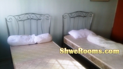 Owner Ad : one lady HDB master room with bathroom attached