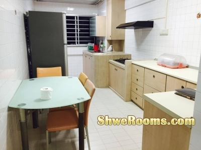 Looking for One Lady To Share Big Corner Common Aircon room   @ Bishan