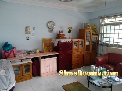 Ladies special 1 lady to share HDB common room to se