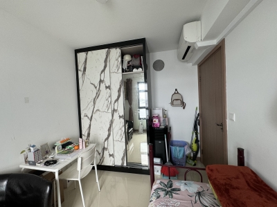 One lady room mate for two persons common room with sea view at  Punggol 