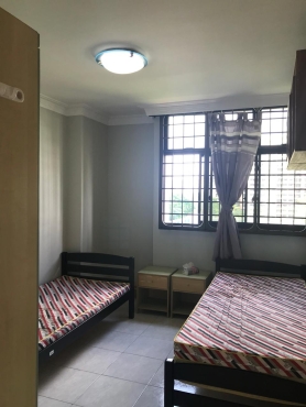 To rent two spacious common rooms