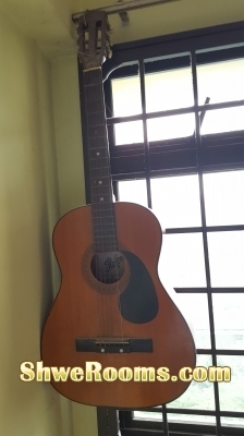 1old Guitor to give away (FOC)