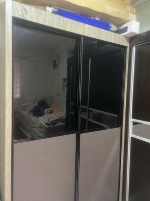 Moving house sale