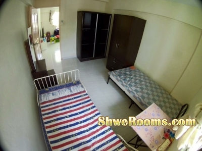 One Lady Roomate for Common Room with Aircon (1min walking distance from Bukit Gombak MRT)