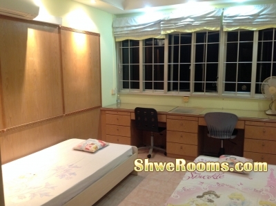 One Lady Roommate Available for Common Room at Bukit Batok 