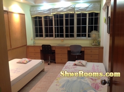 One Lady Roommate Available for Common Room at Bukit Batok 