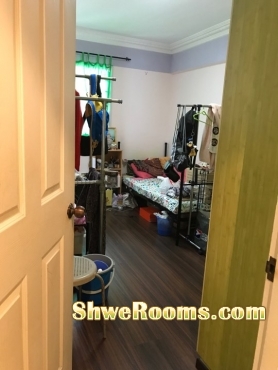 For A Lady Roommate : Common Room with Aircon @ Bedok
