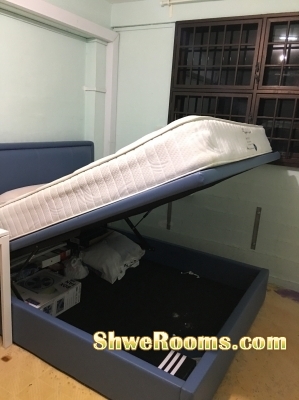 looking for ( both male/female/couple)at  master room