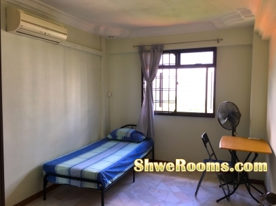 $550 for 1 month (Short Term - till end of November)  @ 7~10 mins walking distance to WOODLANDS MRT - 1 common Room for rent