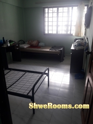One Common for rent two female or couple near Lake Side MRT Blk 483-375+PUB share