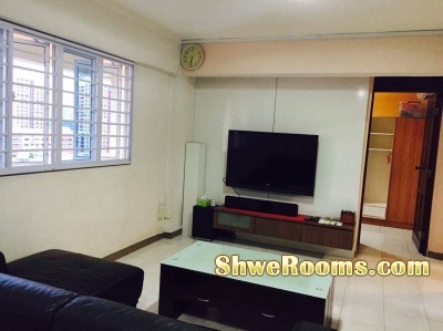 Looking for One Lady To Share Big Corner Common Aircon room   @ Bishan