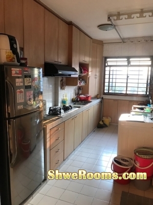 LOOKING FOR ONE LADY TO SHARE MASTER ROOM, LONG TERM/SHORT TERM , 3 mins WALKING distance to BOON LAY MRT