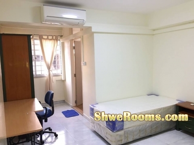 S$440 - 1 lady roommate for Nice & Clean Master Bedroom