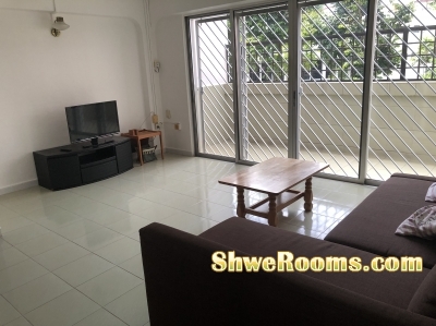 Looking for one male to share in our spacious MASTER bed room in Hougang Blk 407 (S530407)