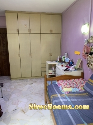 Available Big Common Room for Female Roommate in Khatib