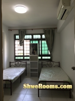 Looking for one male roommate to share big common room (3mins away from Boon Lay MRT)