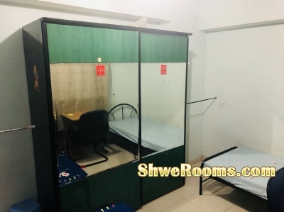 One Lady roommate to rent in master room near lake side MRT