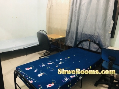 One Lady roommate to rent in master room near lake side MRT