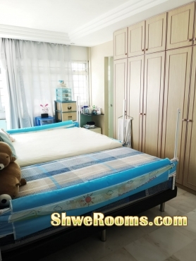 Looking for a lady roommate to share Master bedroom near pasir Ris