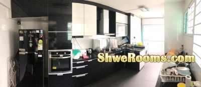 One common room for couple or two ladies near Marsilling MRT ($750 excluding PUB Internet)