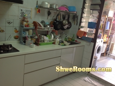 Short/Long term available One Common Room and 1 male room mate @ ADMIRALTY