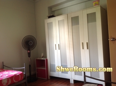Short/Long term available One Common Room and 1 male room mate @ ADMIRALTY
