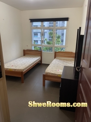 One lady roommate for common room at Kallang mrt 