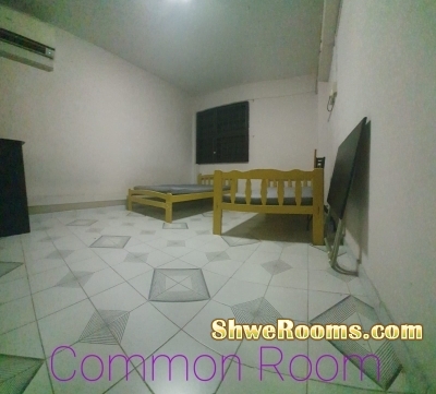 1 lady to share in wide common room