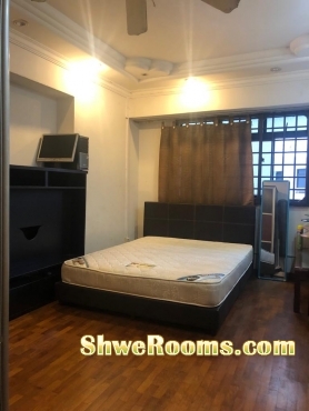 a HDB room for rent at sembawang