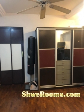 a HDB room for rent at sembawang