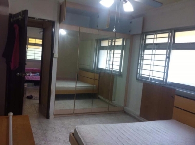 5 mins walk (Master Room) to Toa Payoh MRT!