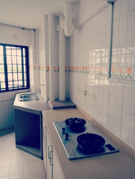 Common Room (6min) Dakota/Mountbatten MRT - (single or couple only) -