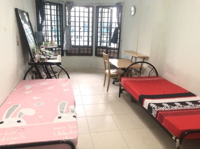 For one lady to rent in Master Room near lake side MRT