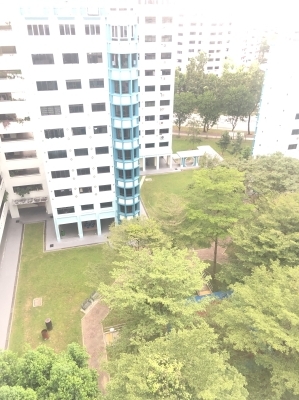 For one lady to rent in Master Room near lake side MRT