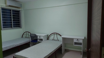 Share Master bedroom  for one lady