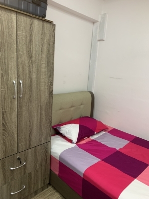 Nice room available for one lady at Commonwealth 