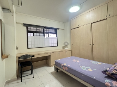Common room တစ်ခန်းလုံး $880 for Single lady or Student ( 7 minutes to Jurong East MRT ) 