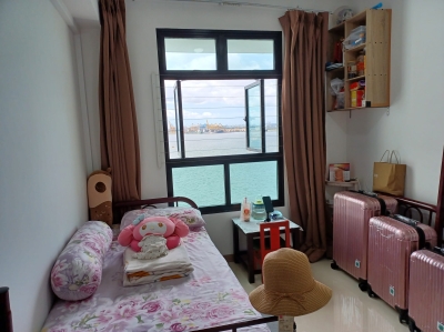 Only one lady for One common room with 5 stars sea view at  Punggol