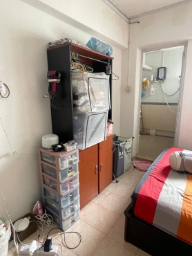 A Spacious Master Bedroom, 3 mins walk to Dakota MRT