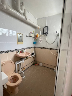 A Spacious Master Bedroom, 3 mins walk to Dakota MRT