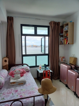 Only one lady for One common room with sea view at  Punggol 