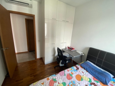 One common room to rent at the Jade condominium next to BUKIT BATOK MRT (short/long term)